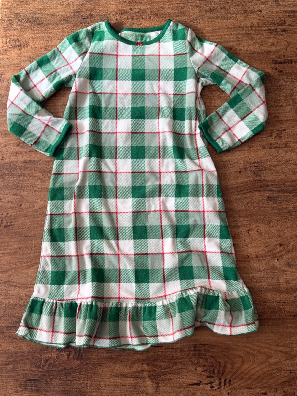 Girls Green and White Plaid nightgown girls size 6/7